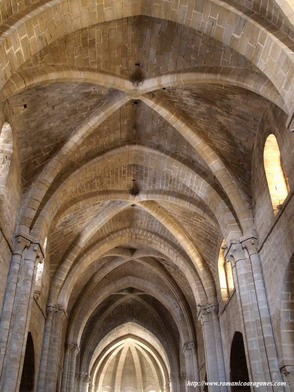 BVEDAS DE LA NAVE CENTRAL, DESDE LOS PIES DEL TEMPLO